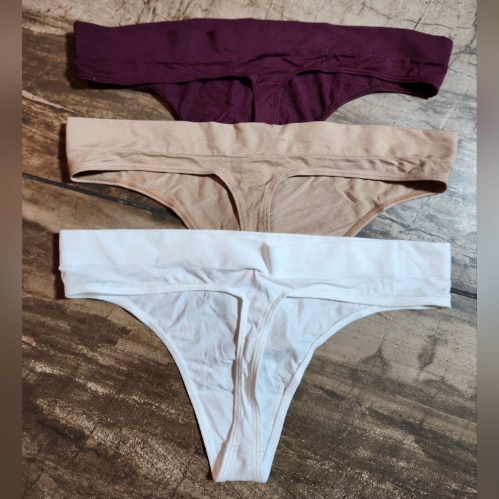 NWT Victoria's Secret Bundle: 3 New Thongs - Size XL - Picture 3 of 5
